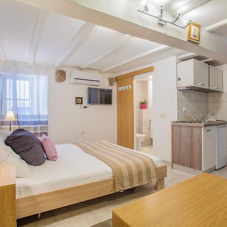 Honey Art Apartment เซรส ภายนอก รูปภาพ