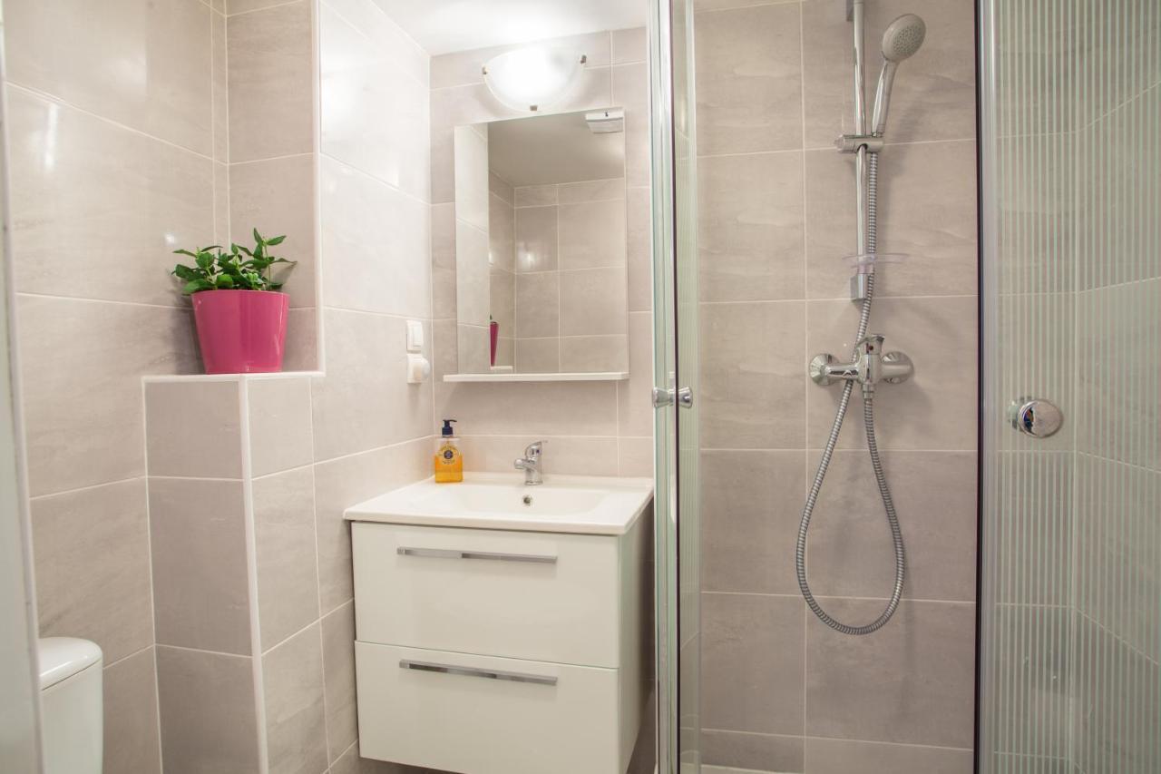Honey Art Apartment เซรส ภายนอก รูปภาพ