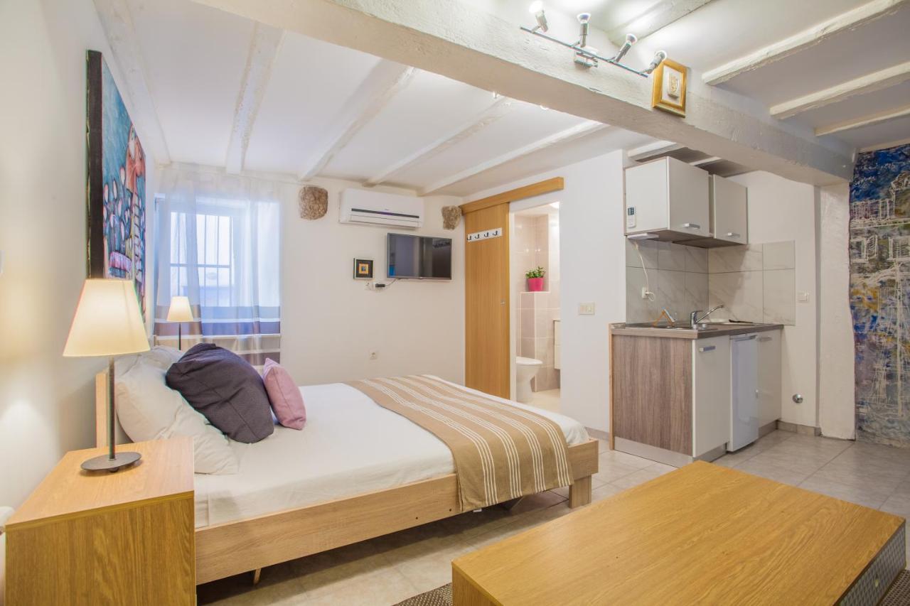 Honey Art Apartment เซรส ภายนอก รูปภาพ